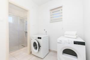 Apartments with parking space Vinisce, Trogir - 23986