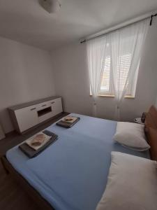 Apartments by the sea Jezera, Murter - 5123