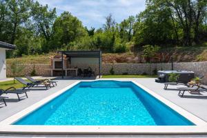 Villa Lauret with Hot-Tub, Sauna, Heated Pool, 3 En Suite Bedrooms