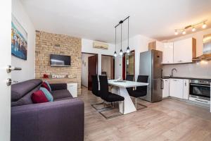 Apartments with parking space Nin, Zadar - 5936