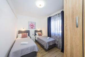 Apartments with parking space Nin, Zadar - 5936