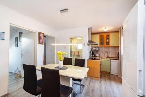 Apartments with parking space Nin, Zadar - 5936