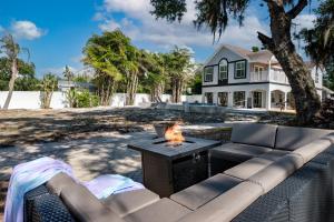Luxury Waterfront Villa Heated Pool & Gameroom