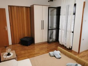 Apartments with parking space Crikvenica - 24556