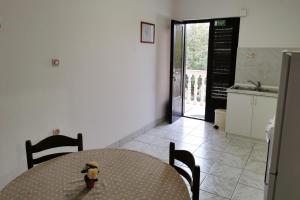 Apartments with parking space Crikvenica - 24556