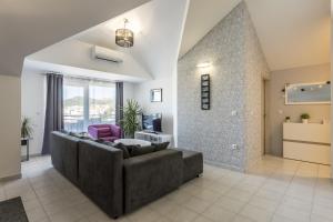 Apartments with parking space Kastel Novi, Kastela - 24645