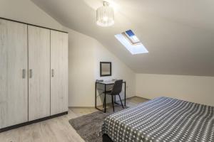 Apartments with parking space Kastel Novi, Kastela - 24645