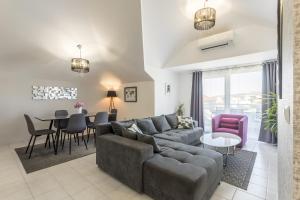 Apartments with parking space Kastel Novi, Kastela - 24645