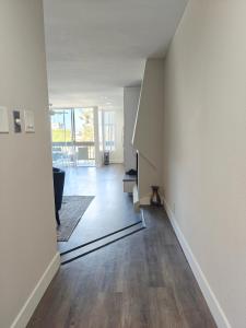 Skyline Escape 1-Bedroom with Balcony and Roof-Top Pool