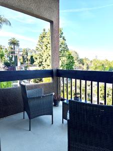 Skyline Escape 1-Bedroom with Balcony and Roof-Top Pool