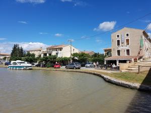 Maisons de vacances Loft in Olonzac near Canal du Midi, cleaning included : photos des chambres