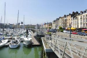 Maisons de vacances Holiday Home in Quiberville with Sea Views, cleaning included : photos des chambres