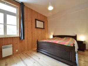 Maisons de vacances Mansion in Cuzy with Pool and Scenic Views, cleaning included : photos des chambres