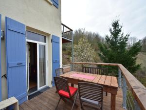 Maisons de vacances Mansion in Cuzy with Pool and Scenic Views, cleaning included : photos des chambres