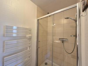 Maisons de vacances Holiday Home in Denneville by the Sea, cleaning included : photos des chambres