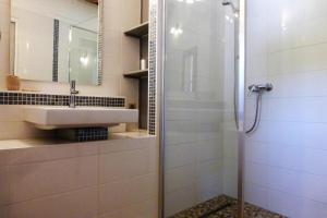 Appartements Relaxing Home Near Pool in Malaucene, cleaning included : photos des chambres