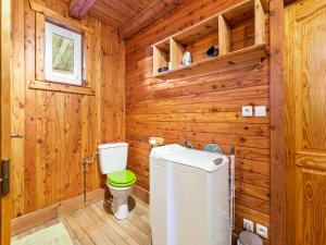 Chalets Chalet in Harreberg with Garden Views, cleaning included : photos des chambres