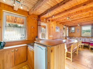 Chalets Chalet in Harreberg with Garden Views, cleaning included : photos des chambres