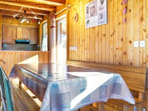 Chalets Chalet in Harreberg with Garden Views, cleaning included : photos des chambres