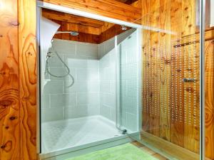 Chalets Chalet in Harreberg with Garden Views, cleaning included : photos des chambres