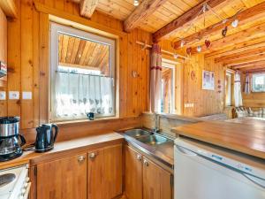 Chalets Chalet in Harreberg with Garden Views, cleaning included : photos des chambres