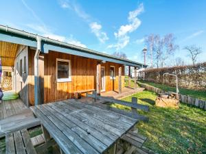Chalets Chalet in Harreberg with Garden Views, cleaning included : photos des chambres