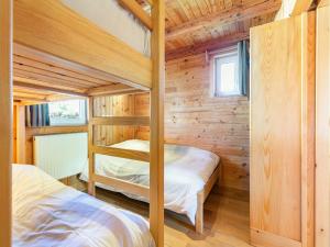 Chalets Chalet in Harreberg with Garden Views, cleaning included : photos des chambres
