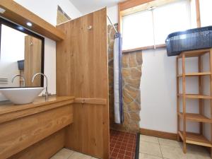Maisons de vacances Holiday Home in Luzy with Fenced Garden, cleaning included : photos des chambres