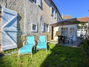 Maisons de vacances Castle in Montfaucon near Dordogne Canoeing, cleaning included : photos des chambres