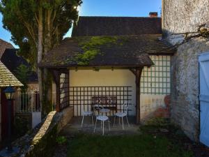 Maisons de vacances Castle in Montfaucon near Dordogne Canoeing, cleaning included : photos des chambres