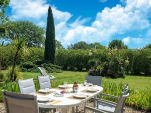 Maisons de vacances Villa in France with Vineyards and Nature Views, cleaning included : photos des chambres