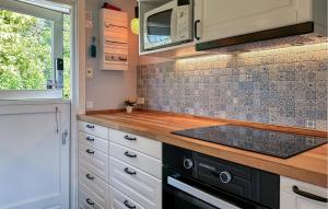 Beautiful Home In Dronningmølle