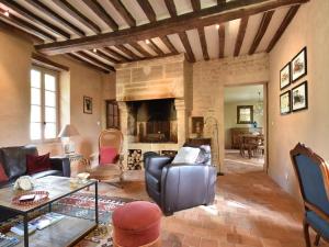Maisons de vacances Luxurious Mansion in Castle Grounds in Lantheuil : photos des chambres