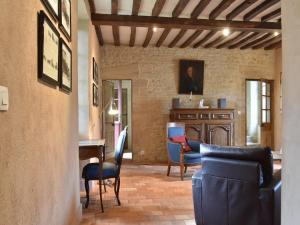 Maisons de vacances Luxurious Mansion in Castle Grounds in Lantheuil : photos des chambres