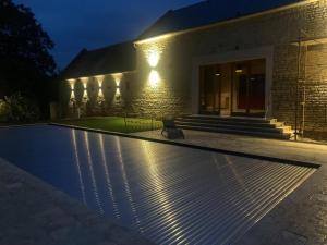 Maisons de vacances Luxurious Mansion in Castle Grounds in Lantheuil : photos des chambres