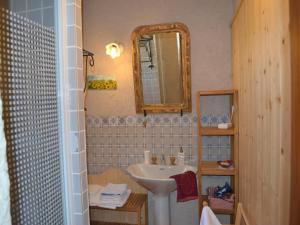 Maisons de vacances Holiday Home in Brion with Pool and Nature, cleaning included : photos des chambres