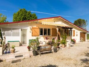 Sunny house with private pool, cleaning included