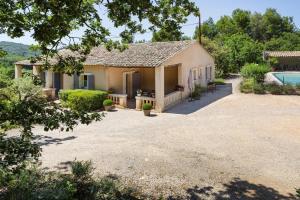 Maisons de vacances Menerbes Home with Private Pool, cleaning included : photos des chambres