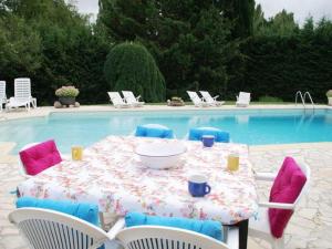 Maisons de vacances Historic Hideaway in Alixan, cleaning included : photos des chambres