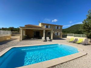 Villas Elegant Villa Near Ardeche, cleaning included : photos des chambres