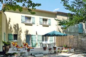 Maisons de vacances Country house with private terrace, Beaucaire, cleaning included : photos des chambres