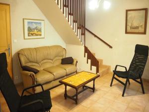 Maisons de vacances Country house with private terrace, Beaucaire, cleaning included : photos des chambres