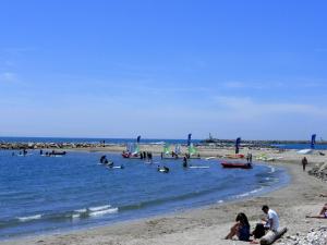 Maisons de vacances Country house with private terrace, Beaucaire, cleaning included : Maison de Vacances 2 Chambres