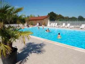 Maisons de vacances Holiday Home in Faverolles with Heated Pool, cleaning included : photos des chambres