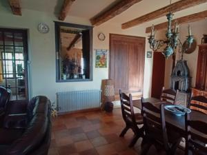 Maisons de vacances Holiday Home in Puy-l-Eveque with Pool, cleaning included : photos des chambres