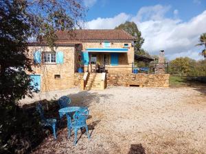 Maisons de vacances Holiday Home in Puy-l-Eveque with Pool, cleaning included : photos des chambres