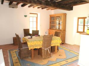 Maisons de vacances Elegant Family Home in Bouix, cleaning included : photos des chambres