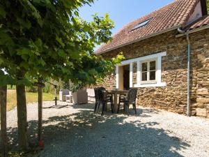Maisons de vacances Cottage in Chaleix near Forest and Lake, cleaning included : photos des chambres