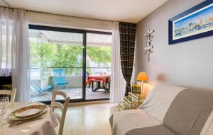 Amazing Apartment In La Rochelle With Wifi