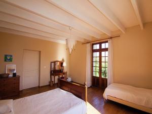 Maisons de vacances Hilltop Mansion with Pool, cleaning included : photos des chambres